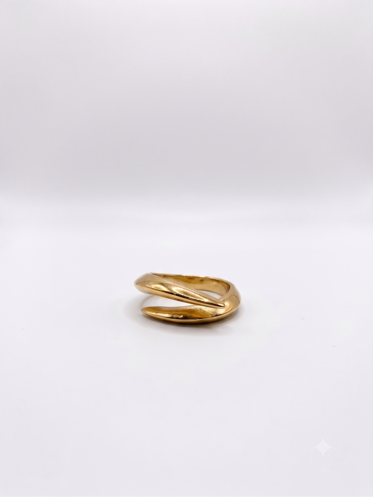 The Aurelia Crossover Ring