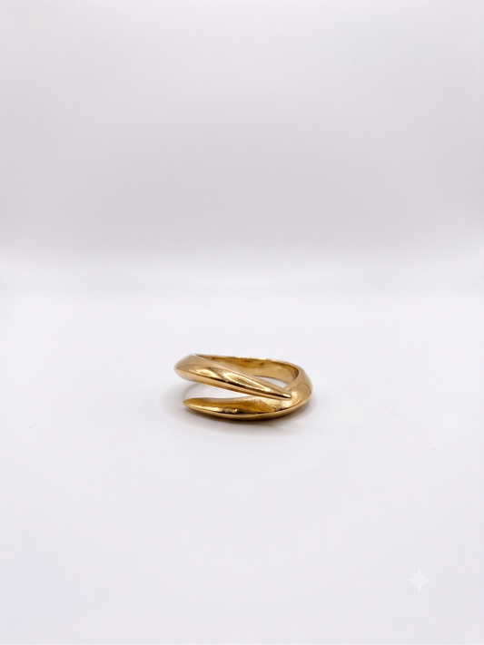 The Aurelia Crossover Ring